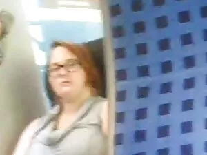 Helena chupando dos  ...